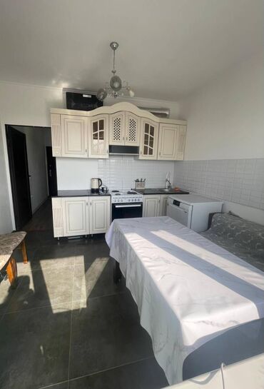 сдаю квартиру 8 микрорайон: 1 комната, 52 м², 108 серия, 8 этаж, Евроремонт