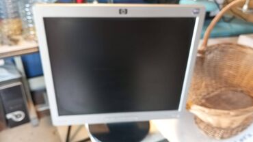 Modemlər və şəbəkə avadanlıqları: "HP" monitoru yaxshi veziyyetdedir, 15-likdir. Unvan: Kohne guneshli
