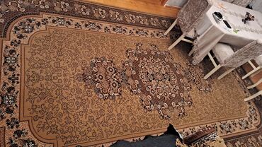 200 300 manat arasi telefonlar: 3m×5m tam səliqəli saxlanılıb. qalın yun materialındandır. cırığı