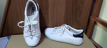 Мокасины и лоферы: Женская обувь — несколько пар на выбор:размеры36 лаковые туфли и Деми — 5