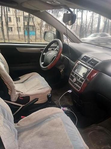 буран: УСЛУГИ. МИНИВЕНА TOVOTA AVENSIS VERSO. 7 - посадочных мест. Левый — 2