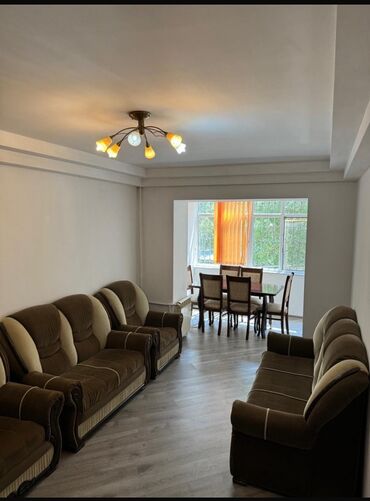 Посуточная аренда квартир: Bu geniş mənzil rahat yaşayış üçün ideal seçimdir. Qonaq otağında