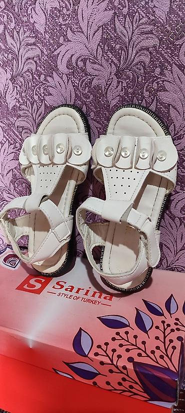Детская обувь: 32 ölçü. rozivi 10₼ ag 7₼ heresi 2defe geyilib çəkilişə — 1