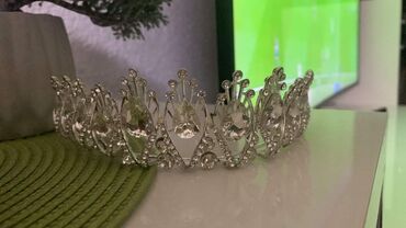 Aksesoari za kosu: Krune sve po 1400din na lalafo.rs — 4 Aksesoari za kosu: Krune sve po 1400din — 4