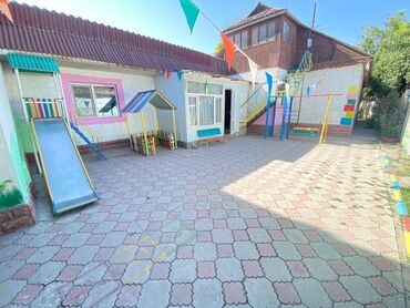 Офисы: Продаю Офис 220 м², С ремонтом, Без мебели, Административное здание, 2 этаж — 4