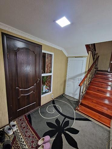 Продажа коттеджей и домов: Очень срочно!!! Продаётся жилой дом 274кв м с большим двором и — 9