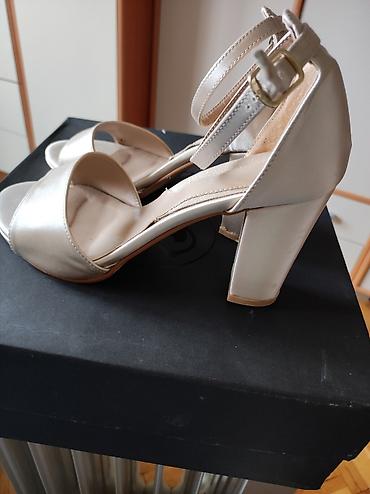 magnum cipele: Sandale nosene jednom,placene visina stikle 9cm.Veoma udobne i nosive — 8