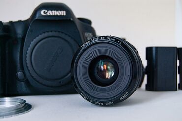 Фото и видеокамеры: Canon 5d mark 3 в комплекте 2 оригинальные батареи зарядник объектив