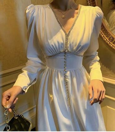 белый платье: Вечернее платье, Коктейльное, Короткая модель, Атлас, С рукавами, Стразы, M (EU 38)