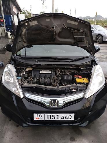 Honda: Honda Fit: 2013 г., Вариатор, Гибрид, Хэтчбэк — 3