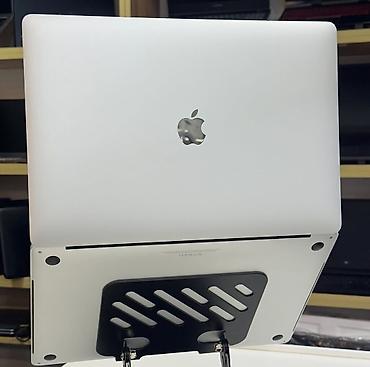 videokart 2gb: **Apple MacBook Pro 15 **Texniki xüsusiyyətlər:** - **Prosessor:** — 3