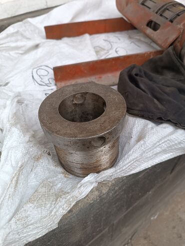 Масло, консервы: Шнековый Маслопресс.Маслобойка . только шнек вал и стол. рабочий — 12