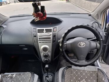 срочно срочно продам машину: Toyota Vitz: 2005 г., 1.3 л, Вариатор, Бензин, Хетчбек