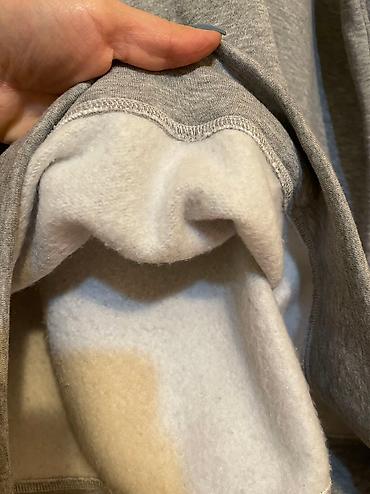 sweatshirt: Sweatshirt 1,2 defe geynilib.L razmerdi yeni kimidir. Ici qalinisti — 3
