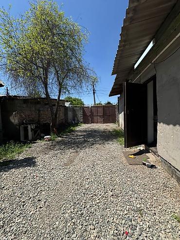 Продажа коттеджей и домов: 🏡 **Продается уютный дом!** 📍 Бишкек, начало с. Маевка 🛏️ 3 комнаты — 10