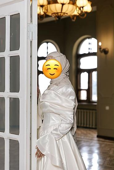 nişan üçün: Nişan donu🌹Parçası satindir işıqda parıldayır. 900 manatlıq qiyməti — 8