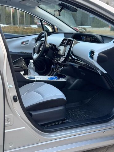 Toyota: Toyota Prius: 2018 г., Автомат, Гибрид, Седан — 10