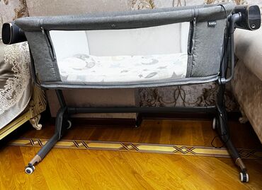 Beşiklər: Oğlan və qız üçün, Yeni, Dördbucaq, Beşik, Dəstsiz, Matras ilə, Yellənmə mexanizm ilə