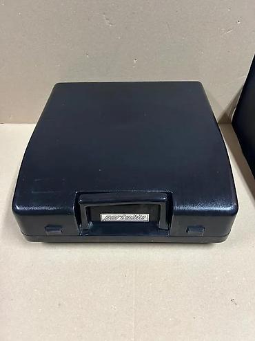 Stari uređaji: Hermes 550 – prenosna mehanička pisaća mašina - Model: Hermes 550 — 10