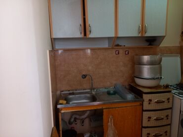 1 2 otaqlı mənzil kirayələmək: Xanim ve telebe qizlar icin metro xalqlara yaxin .heyet evi