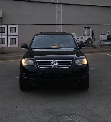 Volkswagen Touareg V6 – qara rəng, tam ölçülü premium SUV