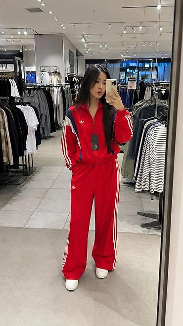 двойка адидас: Женский спортивный костюм Adidas - Комплект: ветровка на молнии + — 3