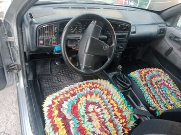 машина шкода: Volkswagen Passat: 1988 г., 1.8 л, Механика, Газ, Седан