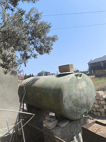 distillə olunmuş su satışı: Her iki su ceni satilir.Su axidan yeri partdagi cati yoxdu.Qiymetde — 1