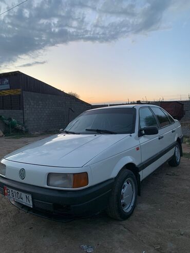 продаю на ипсум: Volkswagen Passat: 1989 г., 1.8 л, Механика, Бензин, Седан