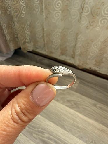 Серебро Российское Серебряное кольцо с изящным волнообразным дизайном