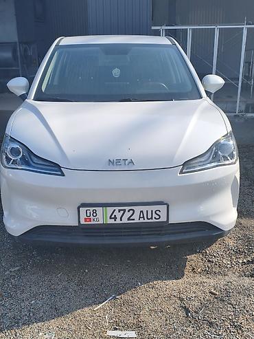Другие автомобили: NETA V — компактный пятидверный электрический кроссовер в белом цвете — 1