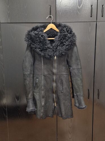 Zimske jakne: M (EU 38), L (EU 40), XL (EU 42), Jednobojni, Sa postavom