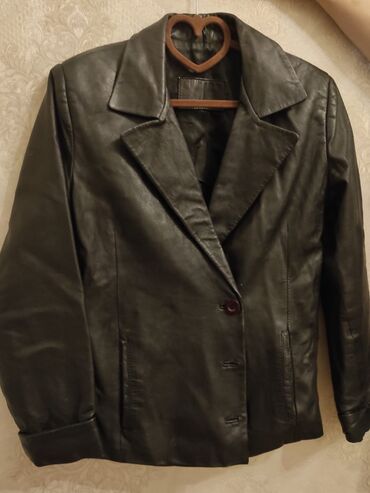 кожа куртка: Женская куртка M (EU 38), цвет - Черный