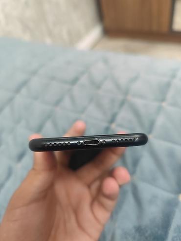 iphone 7 2013: IPhone 7, Qara, Barmaq izi — 4