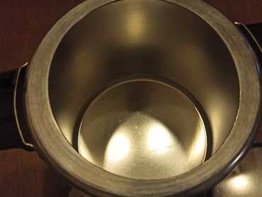 Šerpe: NOV, nikad upotrebljen ekspres lonac, zapremine oko 8L. Proizveden u — 3