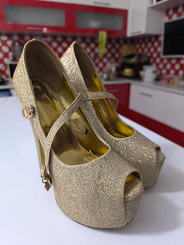 tufliler 2020: Qızılı rəngli platformalı yüksək daban ayaqqabı - Model: Peep-toe — 2
