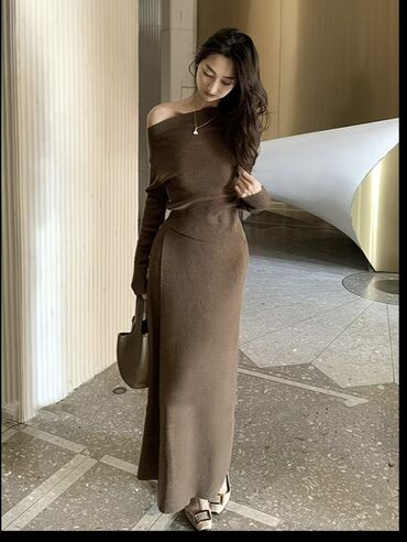 стильные модные платья больших размеров: Платье трикотажное макси, цвет какао/коричневый. - Силуэт