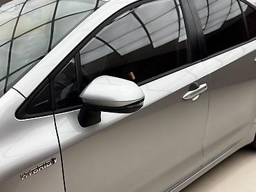 mazda 8: Toyota Corolla: 2023 г., 1.8 л, Вариатор, Гибрид, Седан — 5