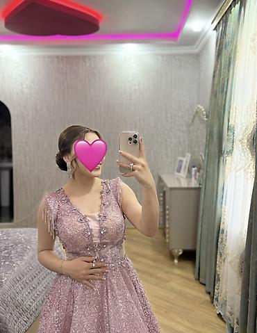 Bahalı alınıb çox səliqəli saxlanılıb. Cəmi 1dəfə geyinilib, yeni