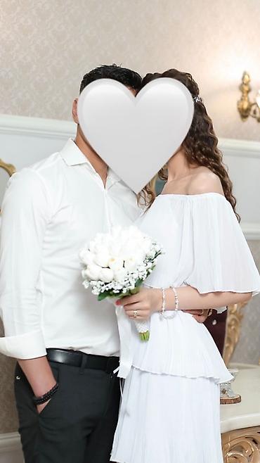 Toy paltarları və aksesuarları: Ağ rəngli, çiyinlər açıq midi paltar. Yüngül, axıcı parça; üçqat qatlı — 2