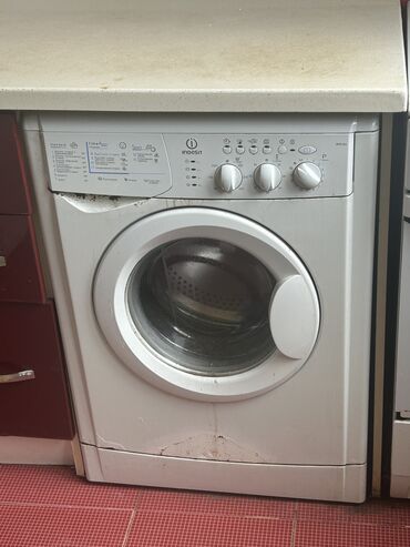 qab yuyan maşın: Paltaryuyan maşın Indesit, 6 kq, İşlənmiş, Avtomat, Qurutmasız, Kredit yoxdur, Ünvandan götürmə