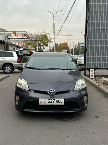 тайота комри: Toyota Prius: 2013 г., 1.8 л, Автомат, Гибрид, Хэтчбэк