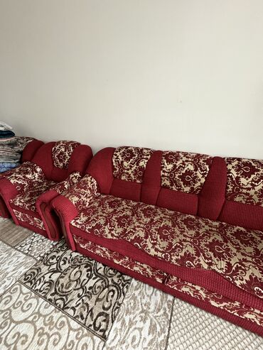 продам бу диван: Диван-кровать, цвет - Красный, Б/у