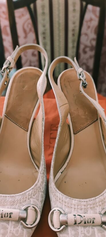 Salonke: Salonke, Dior, 37.5 — 13