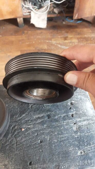 Şkivlər, roliklər: Avtomobil kondisionerinin muftası. Bu, kondisioner sisteminin bir — 2