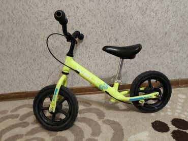 сиденье для ребенка на велосипед: Алюминиевый беговел Welt Zebra 12. Очень легкий, вес 3,5 кг. Состояние