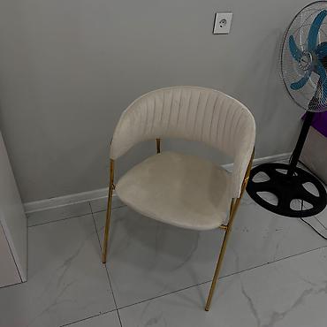ad gunu stolu bezemek: Salon və ya ofis üçün müxtəlif interyer əşyaları təqdim olunur — 3
