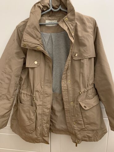 sergio tacchini jakne: Waikiki prolećna jakna, veličina 42,NOVO. Jakna u odličnom stanju, bez