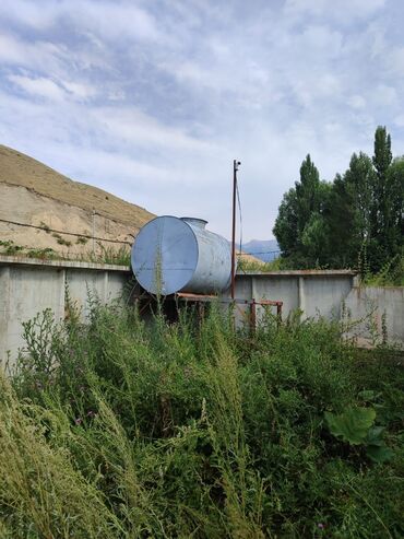 Другая коммерческая недвижимость: Продаётся земельный участок 30 соток. На территории имеется здания 500 — 5