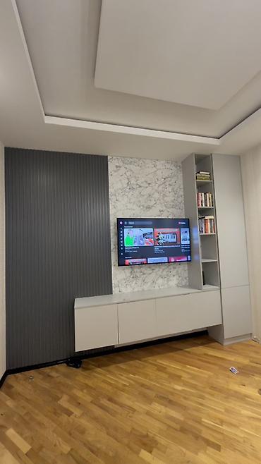 Ev və bağ: İşlənmiş, Düz TV altlığı, Polkalı, Laminat — 2